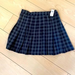 Aerie pleaded skirt . Brand New Never worn, Size M very cute